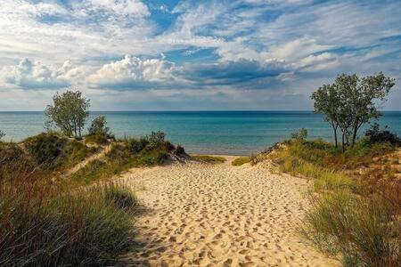 Spacious Upstairs 1Bed- Walking Distance To Beach Outlet Mall Michigan City Εξωτερικό φωτογραφία