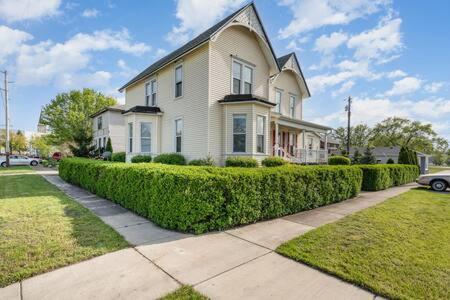 Spacious Upstairs 1Bed- Walking Distance To Beach Outlet Mall Michigan City Εξωτερικό φωτογραφία
