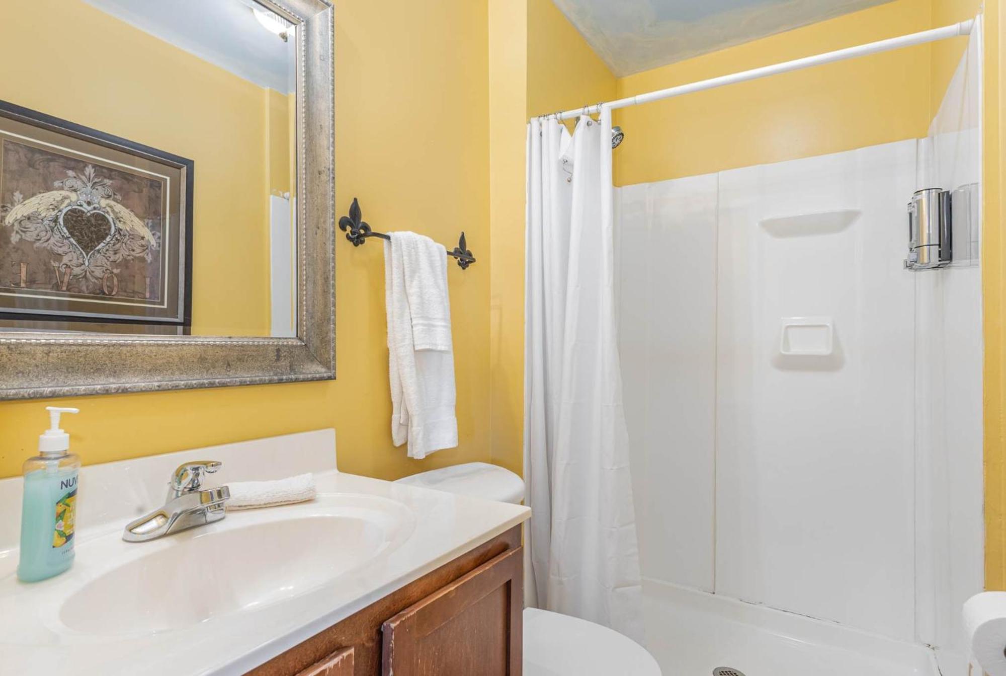 Spacious Upstairs 1Bed- Walking Distance To Beach Outlet Mall Michigan City Εξωτερικό φωτογραφία