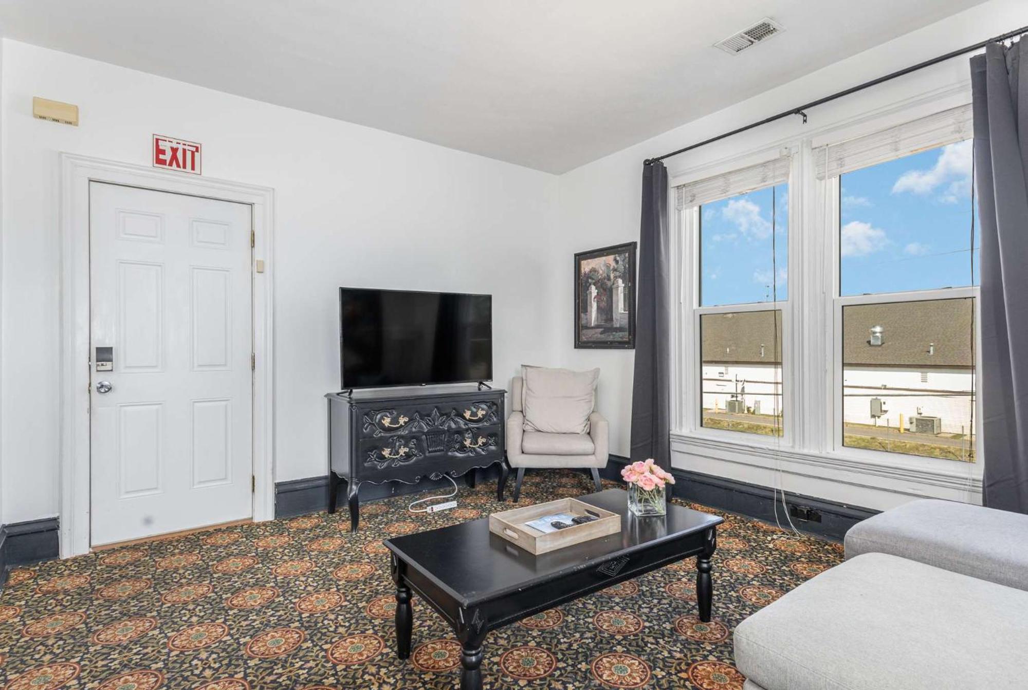 Spacious Upstairs 1Bed- Walking Distance To Beach Outlet Mall Michigan City Εξωτερικό φωτογραφία